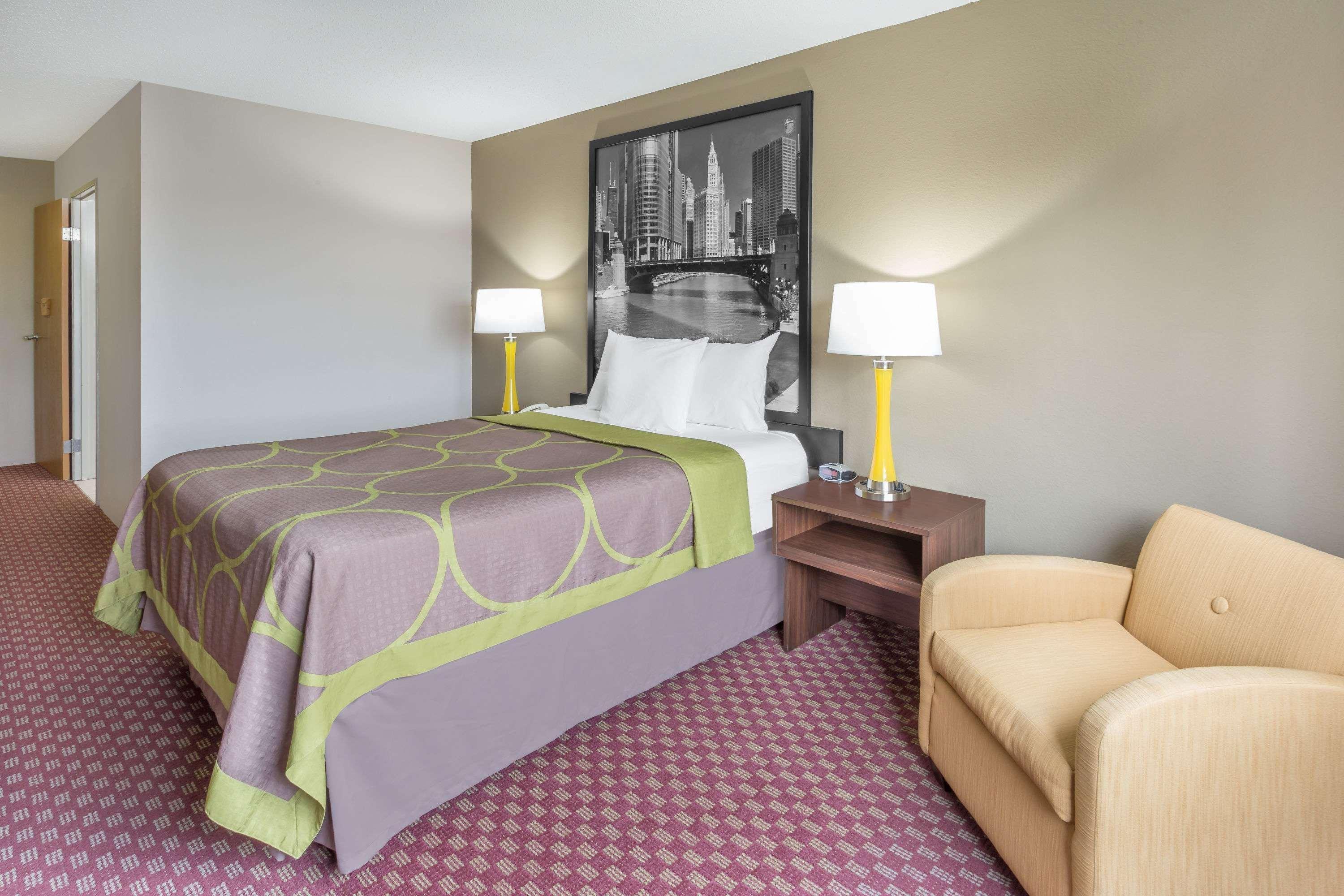 Super 8 By Wyndham Hebron Lowell Area Ngoại thất bức ảnh