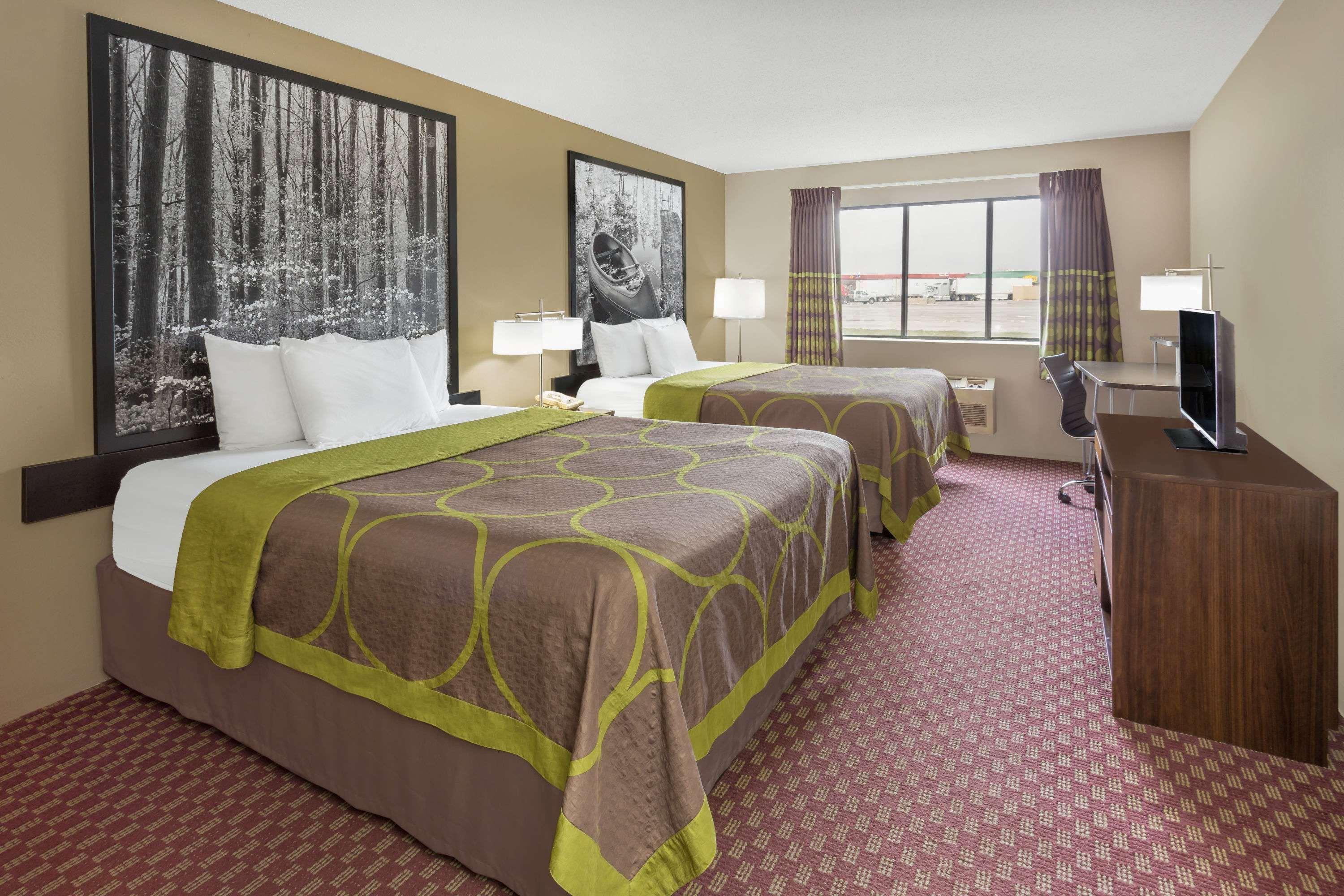 Super 8 By Wyndham Hebron Lowell Area Ngoại thất bức ảnh