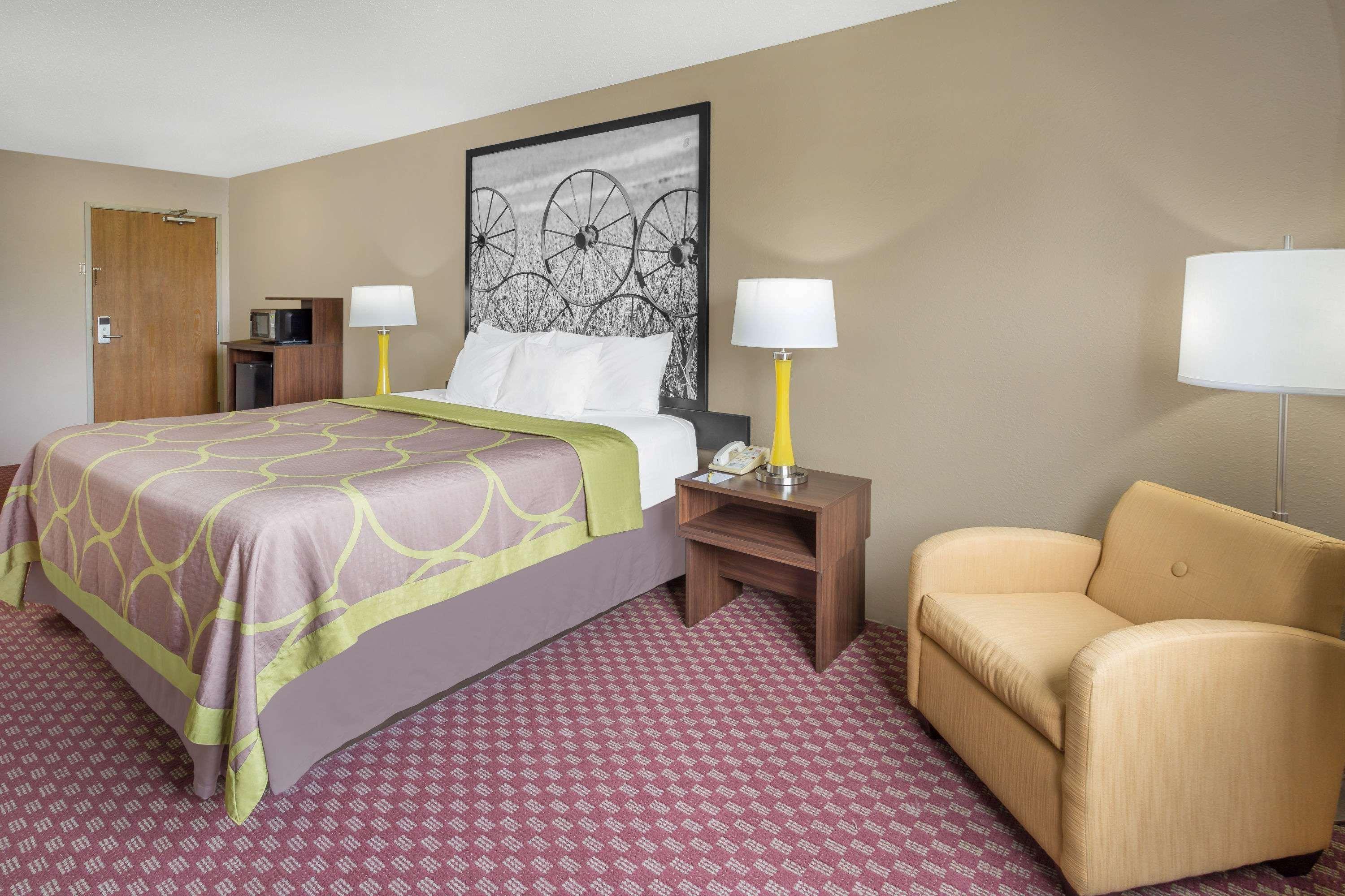 Super 8 By Wyndham Hebron Lowell Area Ngoại thất bức ảnh
