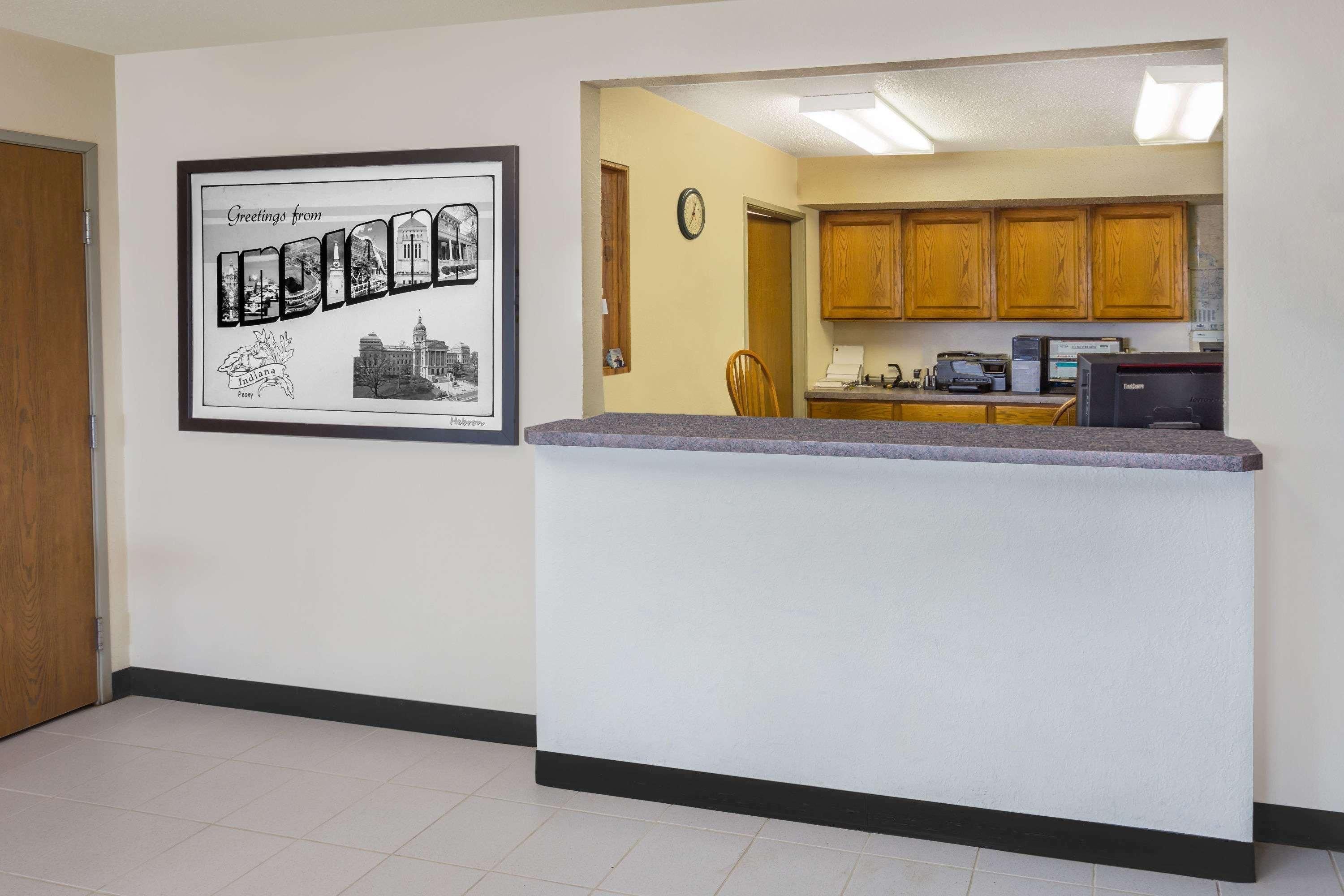 Super 8 By Wyndham Hebron Lowell Area Ngoại thất bức ảnh