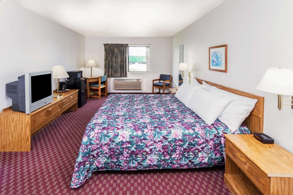 Super 8 By Wyndham Hebron Lowell Area Phòng bức ảnh